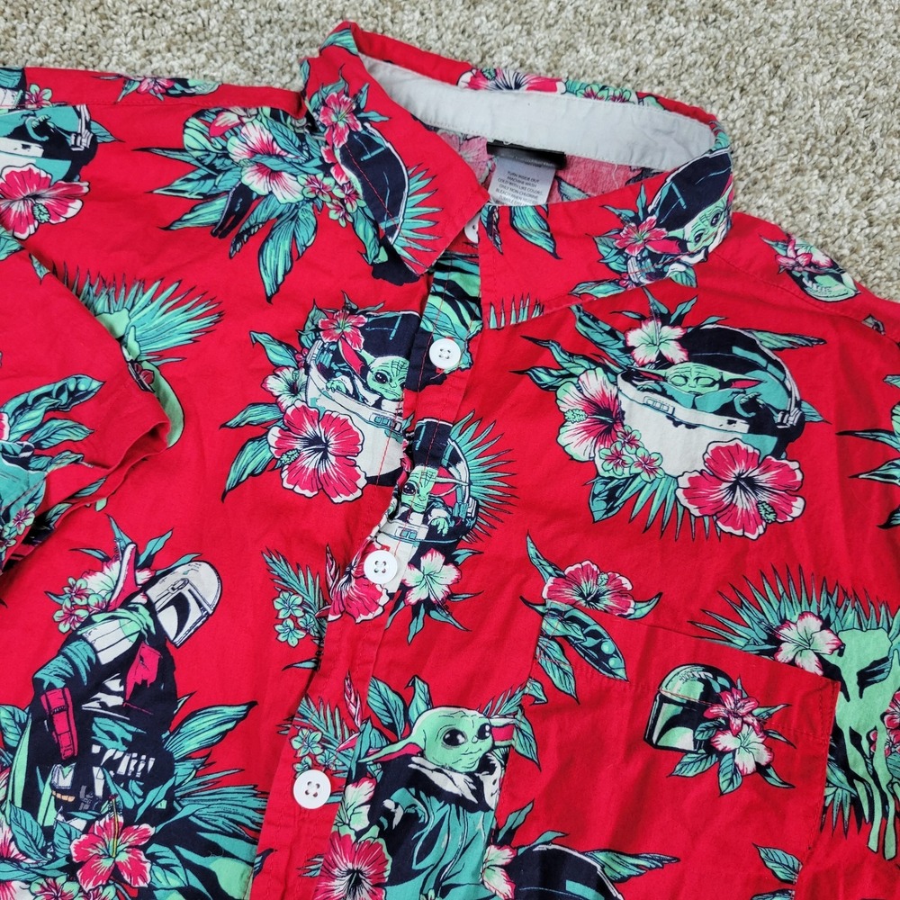 Star‎ Wars Mens Medium Red AOP Floral Yoda Hawaiian Button Up Short Sleeve